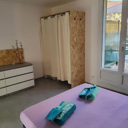 Paisible T2 Climatise Avec Jardinet *